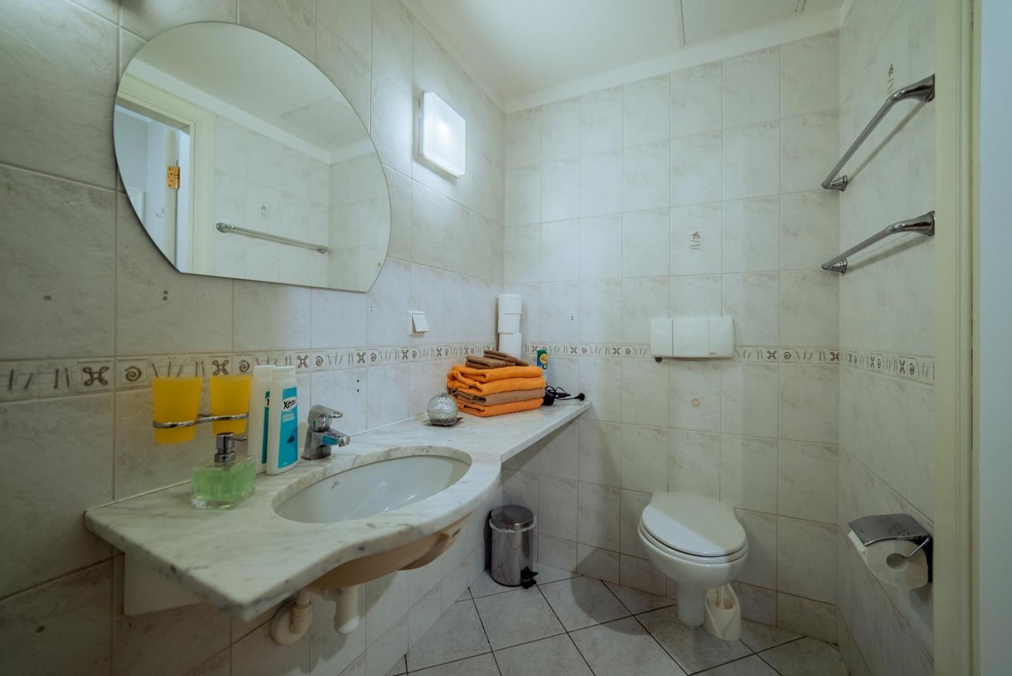 Romeo Family Apartments Талин Екстериор снимка